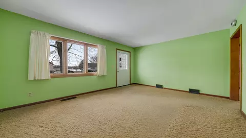 303 E Second St, Leaf River, IL 61047 photo 4