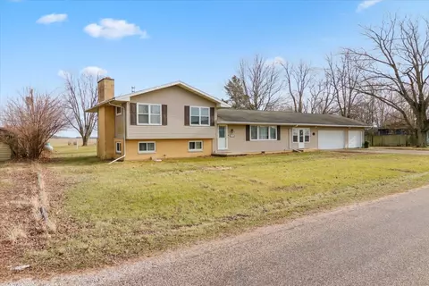 10901 Melton Dr, Bloomington, IL 61705