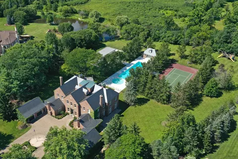 5 Broadleys Ct, Bannockburn, IL 60015