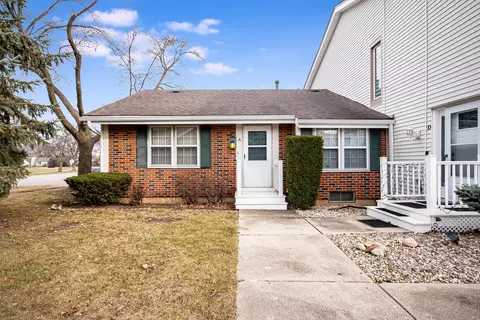 213 Amherst Ct #A, Bloomingdale, IL 60108