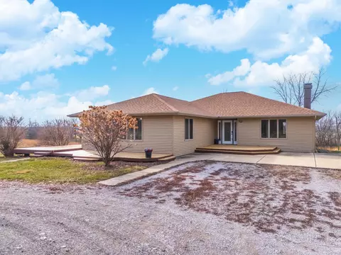 345 Evergreen Lake Rd, Hudson, IL 61748