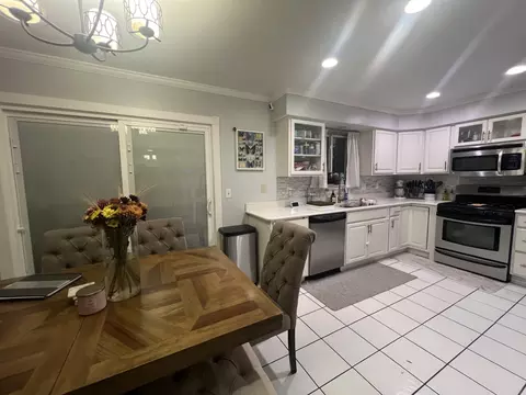 Kitchen - 21161 W Covington Dr, Plainfield, IL 60544 photo 4 of 5