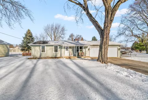1833 Laverne Dr, Lake Holiday, IL 60548