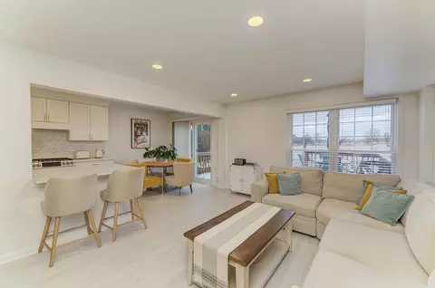 Living - 1680 Pebble Beach Cir, Elgin, IL 60123 photo 2 of 4