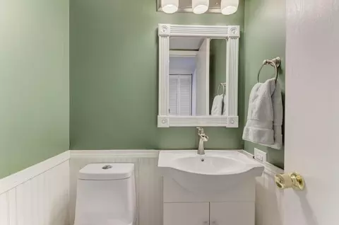 Bath - 1680 Pebble Beach Cir, Elgin, IL 60123 photo 1 of 3