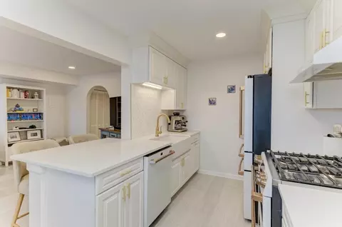 Kitchen - 1680 Pebble Beach Cir, Elgin, IL 60123 photo 2 of 5