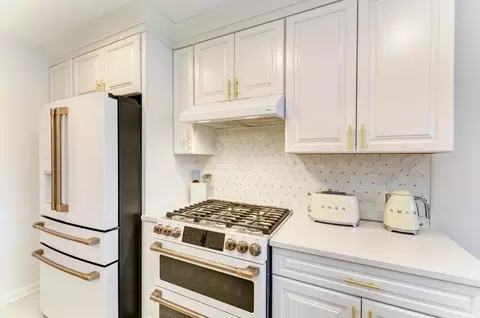Kitchen - 1680 Pebble Beach Cir, Elgin, IL 60123 photo 4 of 5