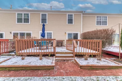 Exterior - 1680 Pebble Beach Cir, Elgin, IL 60123 photo 3 of 4