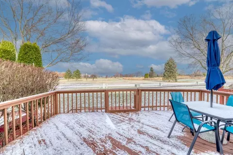 Exterior - 1680 Pebble Beach Cir, Elgin, IL 60123 photo 4 of 4