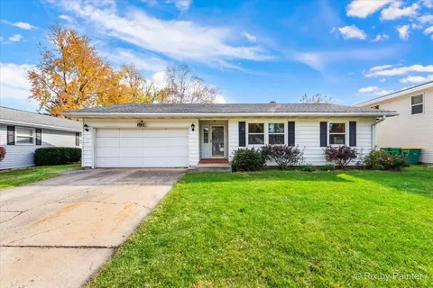 1630 Maness Ct, Sycamore, IL 60178