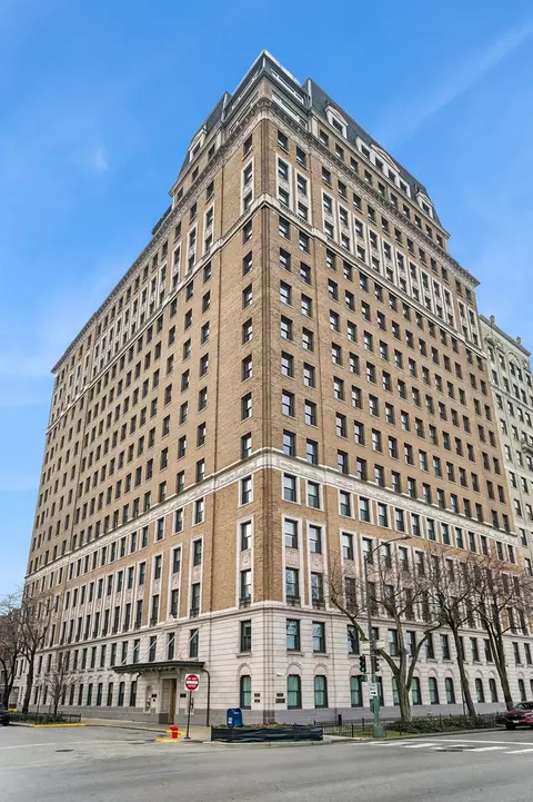 3500 N Lake Shore Dr #12B, Chicago, IL 60657