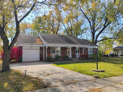 950 Dunham Ln, Buffalo Grove, IL 60089