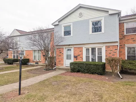 4083 Quincy Ct, Streamwood, IL 60107