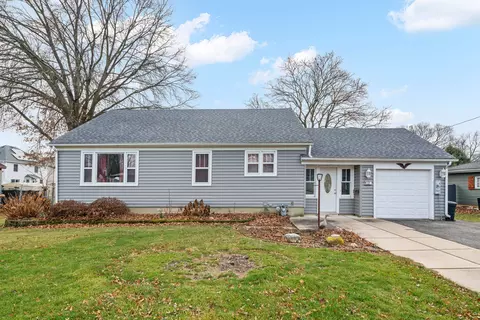22 W Boulevard St, Sandwich, IL 60548