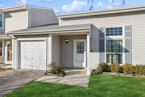 3322 Greenwich Ln, Island Lake, IL 60042