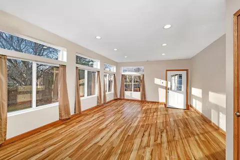 Living - 427 Johnson Ave, Morris, IL 60450 photo 2 of 3