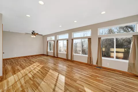 Living - 427 Johnson Ave, Morris, IL 60450 photo 3 of 3
