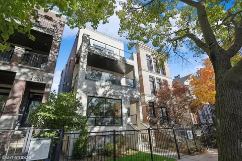 1228 W Melrose St #1, Chicago, IL 60657
