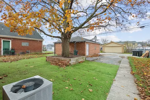 Exterior - 4542 Deyo Ave, Brookfield, IL 60513 photo 2 of 4