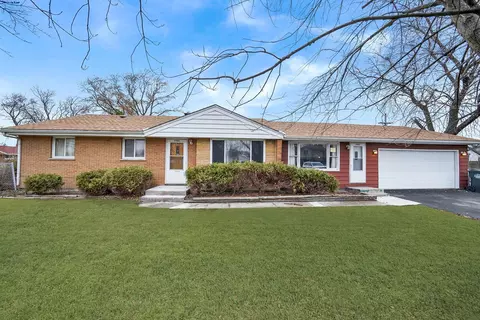 7945 S 83 Ave, Justice, IL 60458