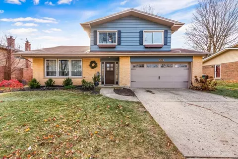 523 E Juniper Dr, Palatine, IL 60074