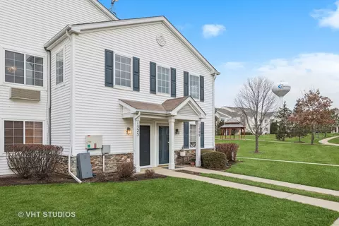 1525 Silverstone Dr #1525, Carpentersville, IL 60110