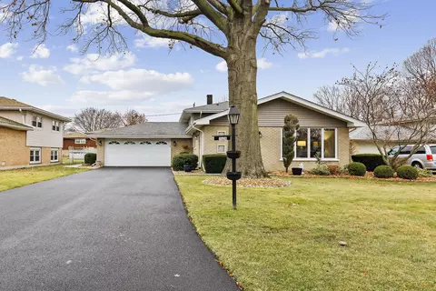 7536 Sholer Ave, Bridgeview, IL 60455