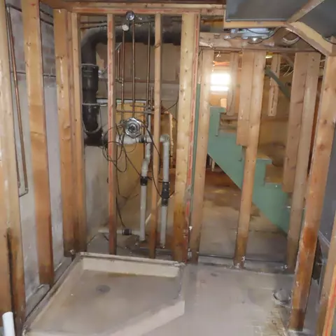 Bath - 3028 Patton Dr, Des Plaines, IL 60018 photo 2 of 2