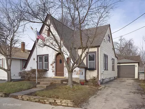 Exterior - 556 Binder St, Aurora, IL 60505 photo 2 of 7