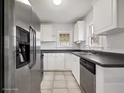 Kitchen - 556 Binder St, Aurora, IL 60505 photo 1 of 3