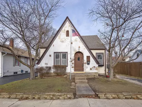 556 Binder St, Aurora, IL 60505