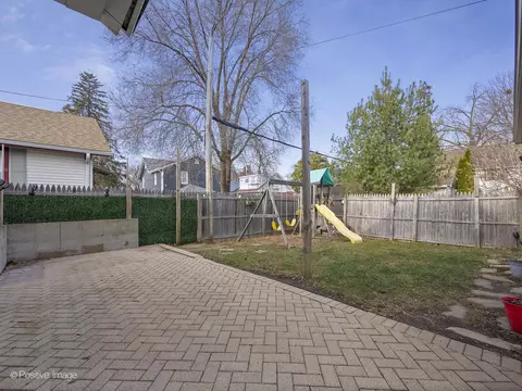 Exterior - 556 Binder St, Aurora, IL 60505 photo 7 of 7