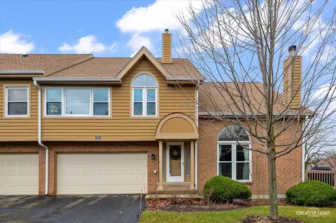 8002 Barrymore Dr, Darien, IL 60561