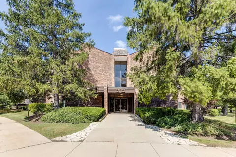 3110 Pheasant Creek Dr #316, Northbrook, IL 60062