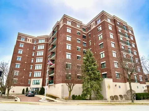 201 N Vail Ave #802, Arlington Heights, IL 60004