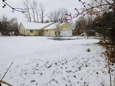 5674 Fitzgerald Dr, Rockford, IL 61102