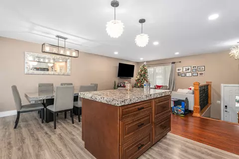 1405 Palm Dr, Wheeling, IL 60090 photo 8