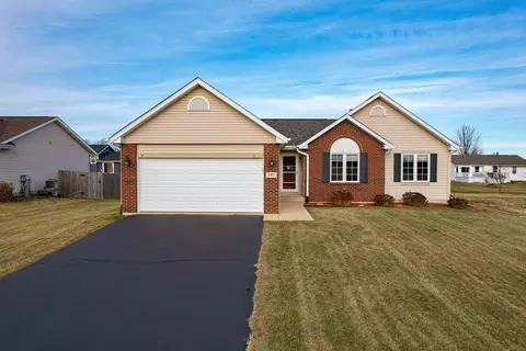 197 Autumnwood Ln, Davis Junction, IL 61020