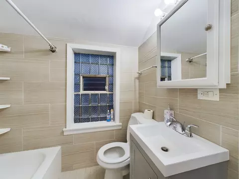 Bath - 2015 24th Ave S, Broadview, IL 60155 photo 1 of 3