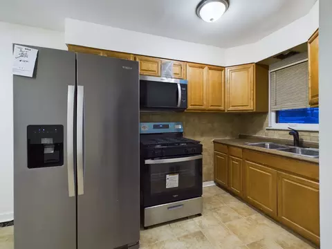 Kitchen - 2015 24th Ave S, Broadview, IL 60155 photo 2 of 2