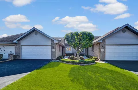 18445 Lakeview Cir #EAST, Tinley Park, IL 60477