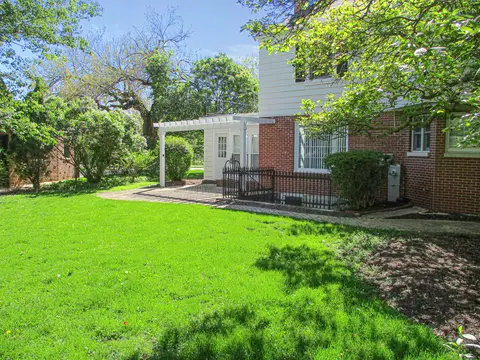 Exterior - 128 Riverside Rd, Riverside, IL 60546 photo 5 of 6