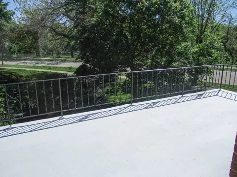 Exterior - 128 Riverside Rd, Riverside, IL 60546 photo 4 of 6