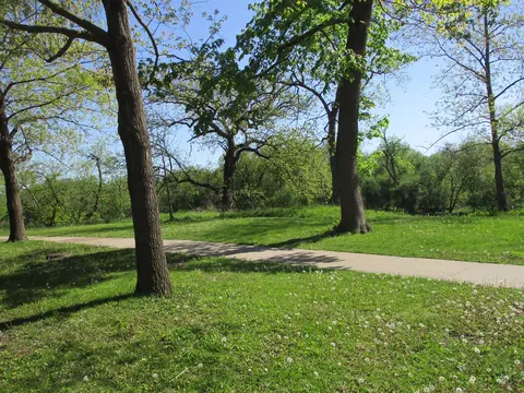 Exterior - 128 Riverside Rd, Riverside, IL 60546 photo 2 of 6
