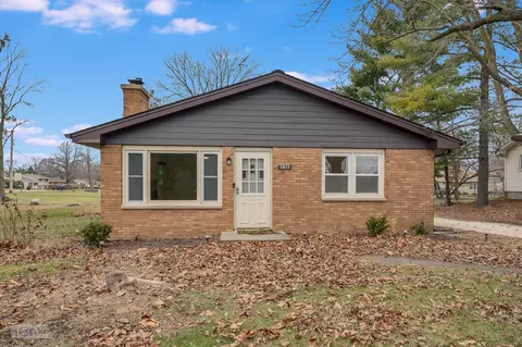 1011 S Main St, Yorkville, IL 60560