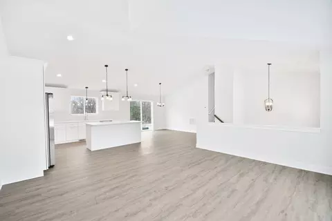 Living - 705 Fox Trail Ter, Cary, IL 60013 photo 4 of 4