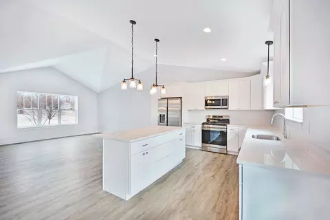 Kitchen - 705 Fox Trail Ter, Cary, IL 60013 photo 4 of 4