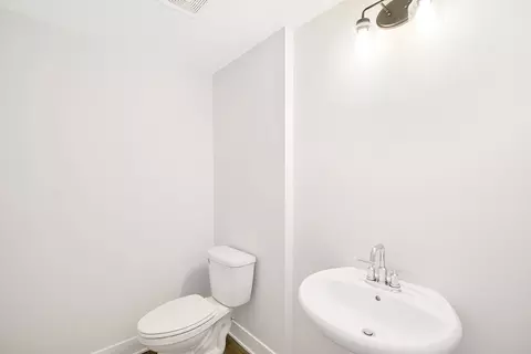 Bath - 705 Fox Trail Ter, Cary, IL 60013 photo 3 of 3