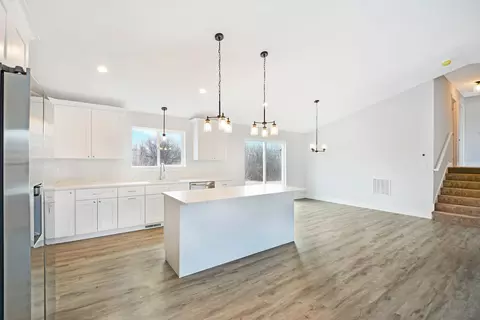 Kitchen - 705 Fox Trail Ter, Cary, IL 60013 photo 1 of 4