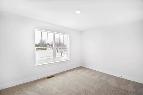 Bedroom - 705 Fox Trail Ter, Cary, IL 60013 photo 6 of 11